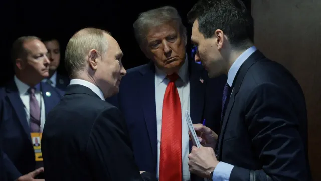 Горячая новость | Axios: Трамп думал прекратить переговоры на Аляске из-за требований Путина