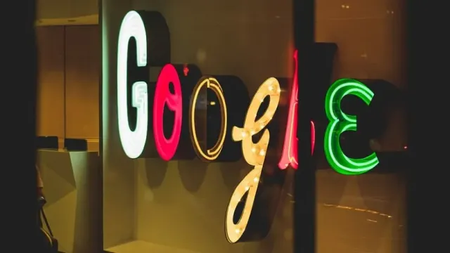 Google хочет, чтобы политические партии помещали в видео уведомление об использовании ИИ