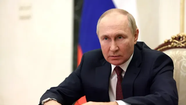 Владимир Путин объявил перемирие в дни 80-летия Победы