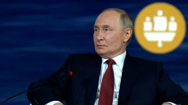 Путин подписал закон об аресте имущества россиян, которые вредят стране