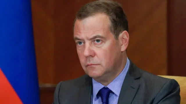 Медведев прогнозирует партии «Единая Россия» более сложные времена