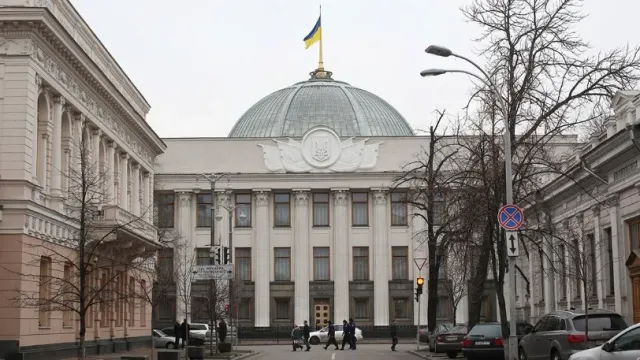 "СП": На Украине решили укрепить патриотический дух граждан при помощи новых законов