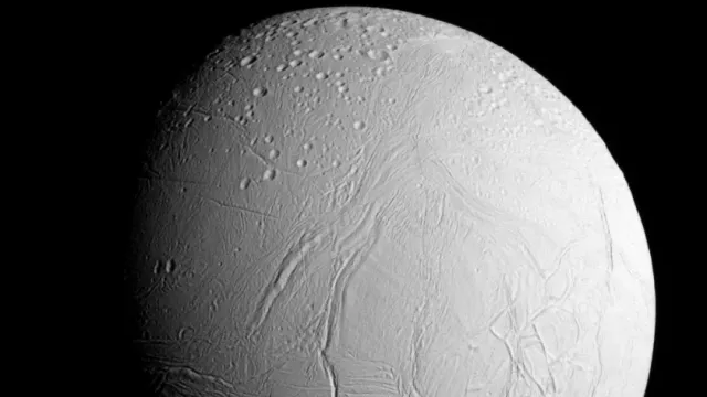 Исследователи нашли недостающий ингредиент для жизни на спутнике Сатурна, Энцеладе