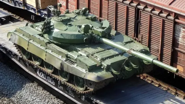 RG: Российские танки Т-62М получили дополнительную динамическую защиту