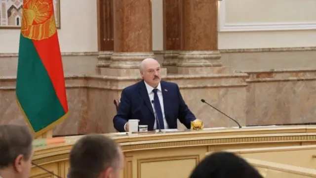 Лукашенко заявил о готовности подавить анонсированный польским генералом переворот
