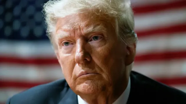 Трамп: силы РФ дошли бы до Киева за пять часов, но танки застряли в грязи