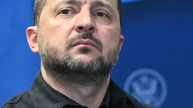 Владимир Зеленский случайно перешел на русский язык во время пресс-конференции