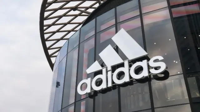 «Манчестер Юнайтед» продлевает партнерство с Adidas в рамках 10-летней сделки на $1,1 млрд