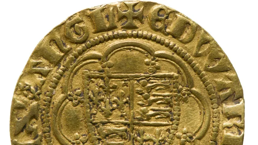 В Англии найдены две древние золотые монеты, отчеканенные с разницей в 1400 лет