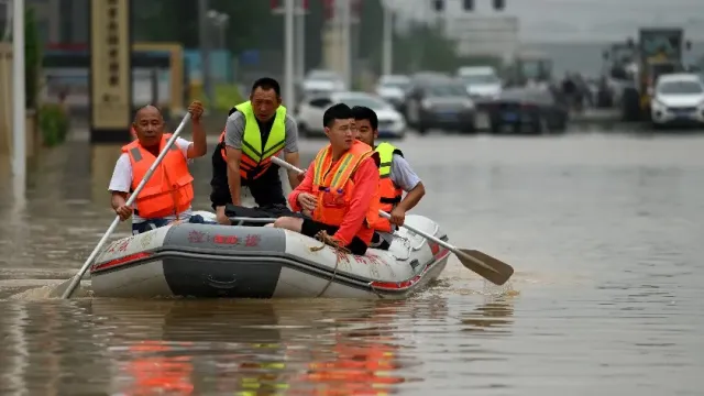 Разрушительный тайфун Доксури: наводнения и эвакуации в Китае