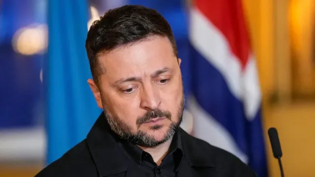 Переводчик резко выругался после пресс-конференции Зеленского