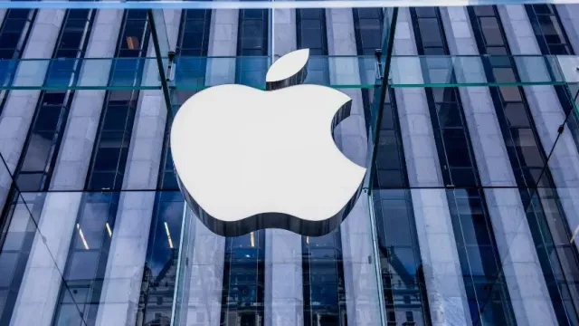 Apple выбыла из тройки лидеров по объему импорта смартфонов в Россию
