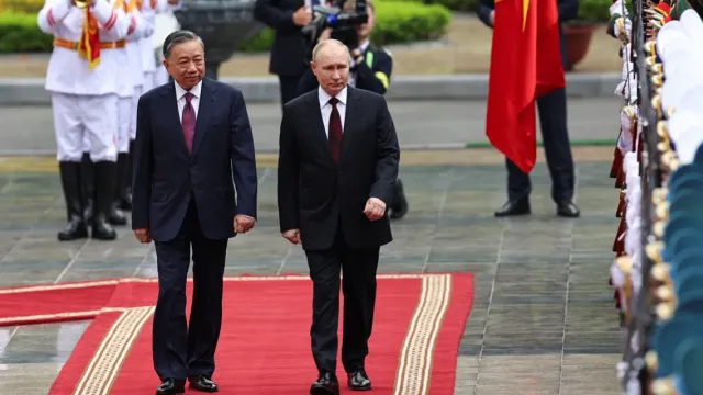 Горячая новость | Bloomberg: Вьетнам принимает Путина в Ханое, игнорируя призыв Вашингтона