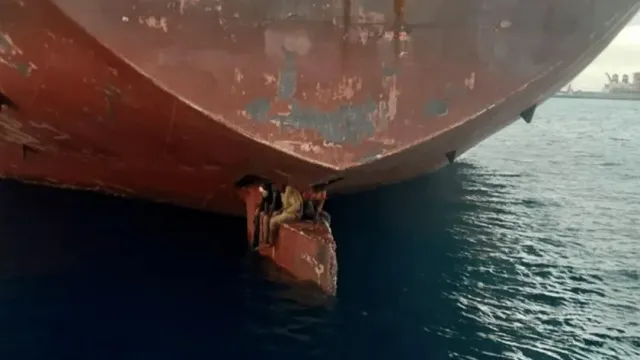 Нигерийские мигранты до спасения прожили 14 дней на штурвале грузового корабля в Бразилии