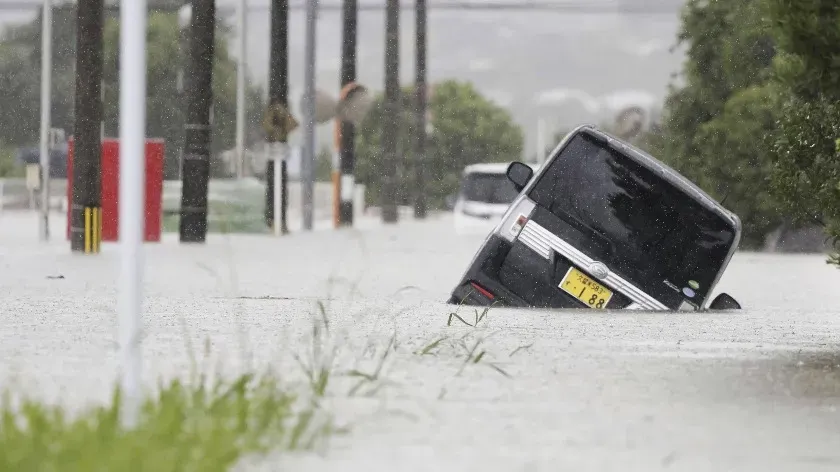 Проливной дождь на юге Японии унес жизни шести человек, трое пропали без вести