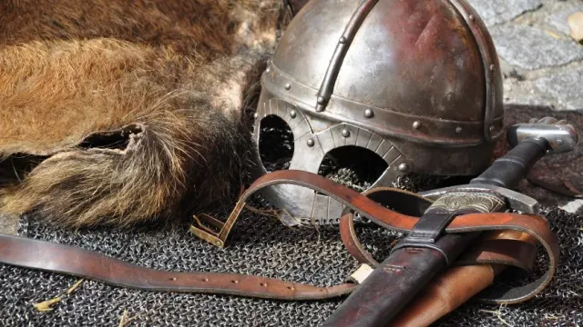 В Норвегии рядом с домом нашли меч викингов