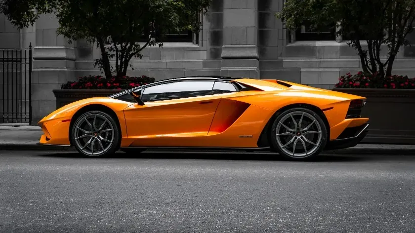 Глава Lamborghini заявил, что компания может достичь 10 000 продаж автомобилей в этом году