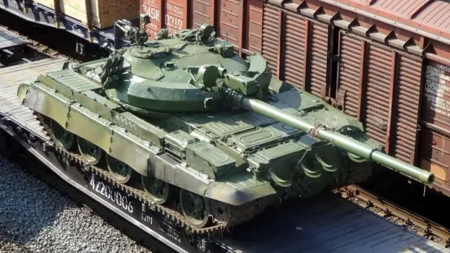 "Военное Обозрение": Украинские энтузиасты переделали трофейный танк Т-62М в БРЭМ