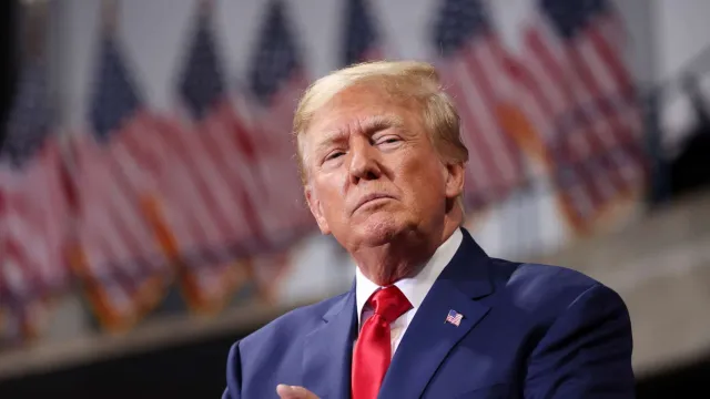 Трамп допустил, что может занять сторону Украины из-за действий РФ