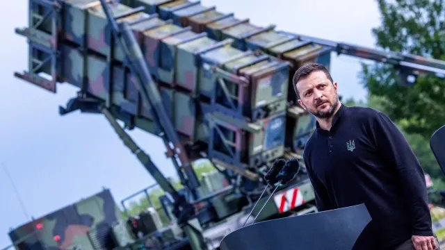 Зеленский разрешил украинцам старше 60 лет служить в армии