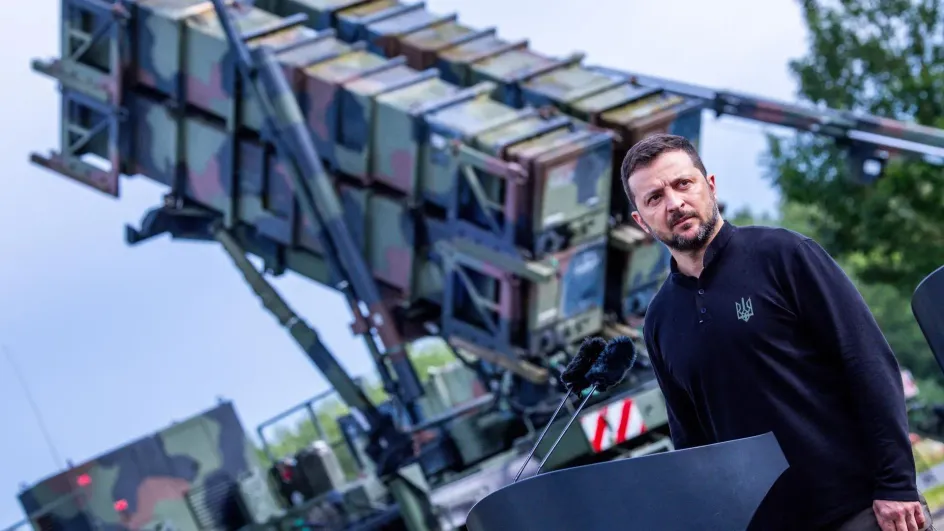 Зеленский разрешил украинцам старше 60 лет служить в армии