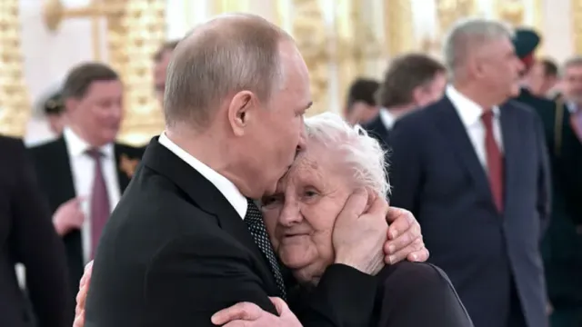 Учительница Владимира Путина пришла на юбилейный парад Победы на Красной площади