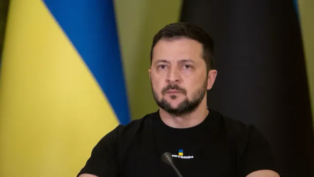 Горячая новость | Дубинский предложил Владимиру Зеленскому уехать в Европу, интересы которой он...