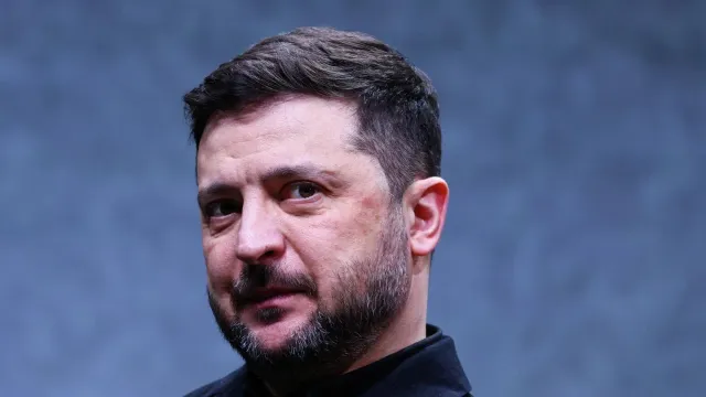 Владимиру Зеленскому пришлось извиняться из-за снижения статуса встреч с РФ