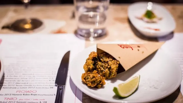 Ресторан в Лондоне вводит «минимальные расходы» для одиночных посетителей