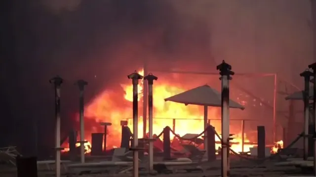 Пожар вынудил Италию закрыть главный аэропорт Сицилии до среды