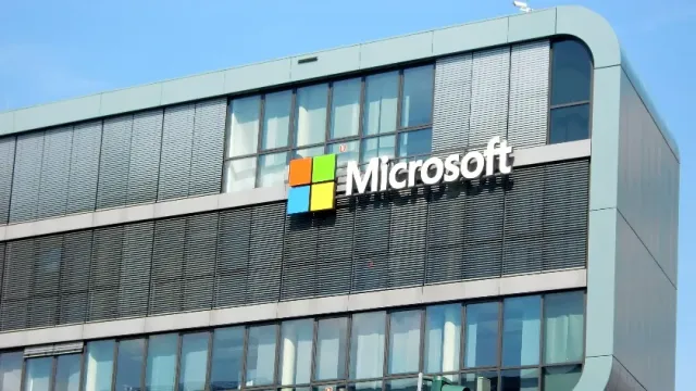 Акции Microsoft бьют рекорды после прогноза ежегодного дохода от ИИ в размере 10 млрд долларов