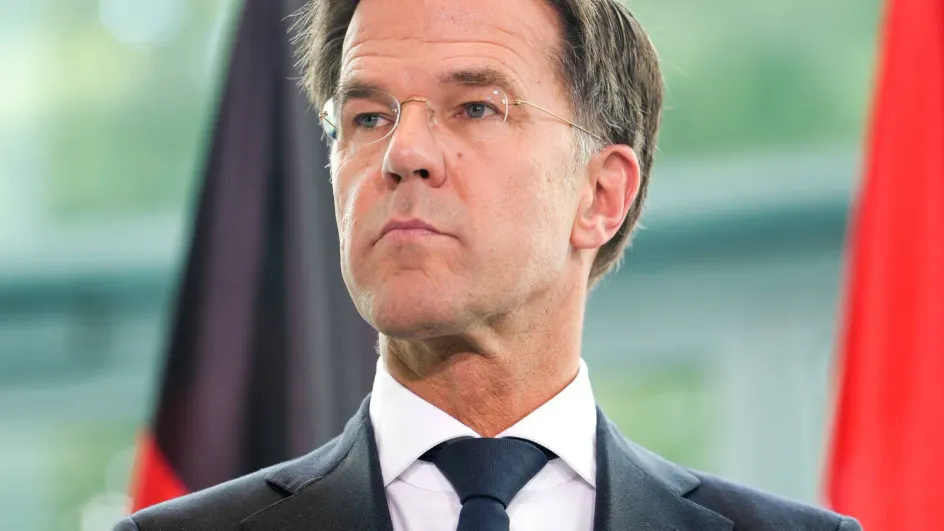 Рютте недоволен, что передовая на Украине движется в не в том направлении Рютте недоволен, что передовая на Украине движется в не в том направлении