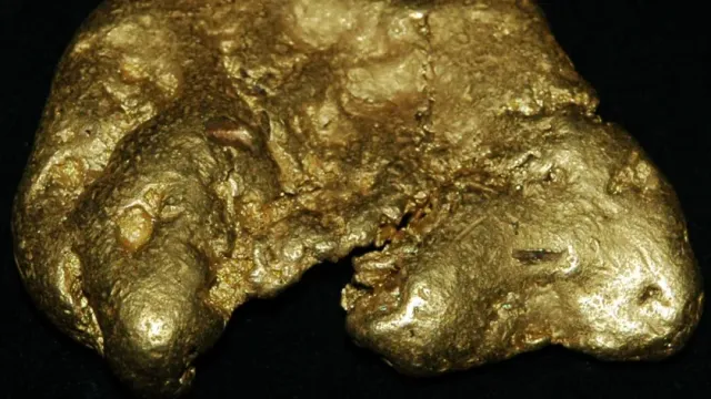 12-летний мальчик нашел золотой самородок во время школьной поездки на шахту