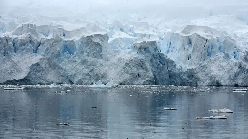 Антарктический морской лед достиг рекордно низкого уровня «шесть сигм»