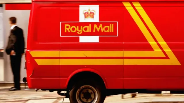 Royal Mail сокращает часы работы в половине пунктов обслуживания клиентов