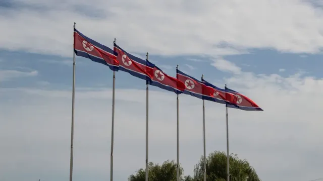 Северная Корея закрывает посольства в некоторых странах из-за финансовых проблем