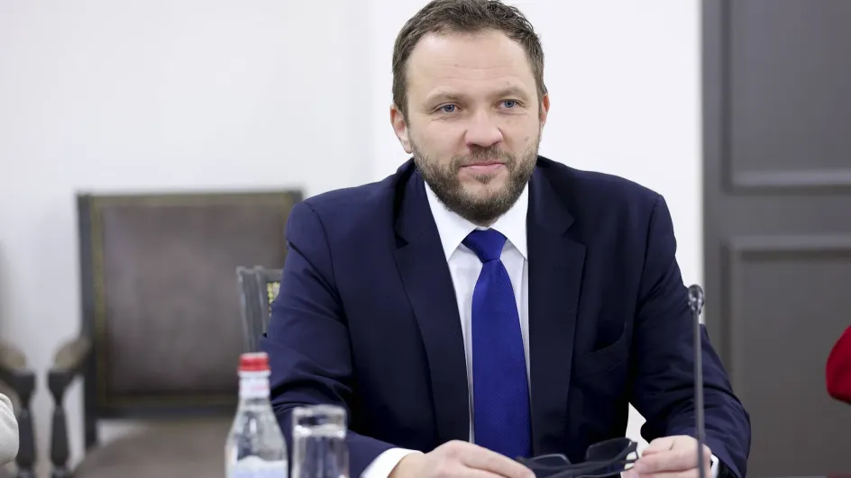 Глава эстонского МИДа Цахкна пригрозил принести войну России Глава эстонского МИДа Цахкна пригрозил принести войну России