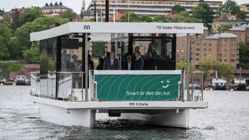 В Стокгольме отправился в плавание первый городской паром с автоматическим управлением