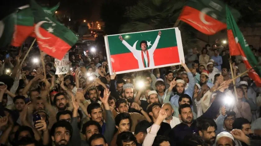 Сторонники экс-премьера Пакистана Хана начали протесты в связи с его арестом