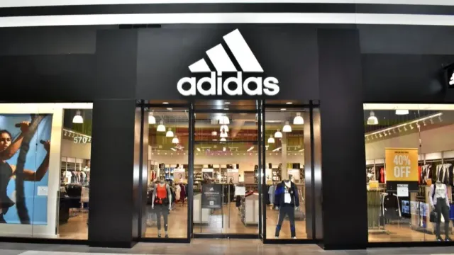 Adidas запланировал закрыть дыру в бюджете при помощи налаживания бизнеса в Китае
