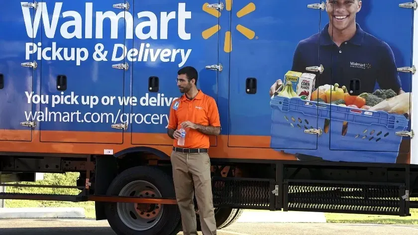 Компания Walmart расширяет программу «От продавца к водителю» для всех сотрудников в США