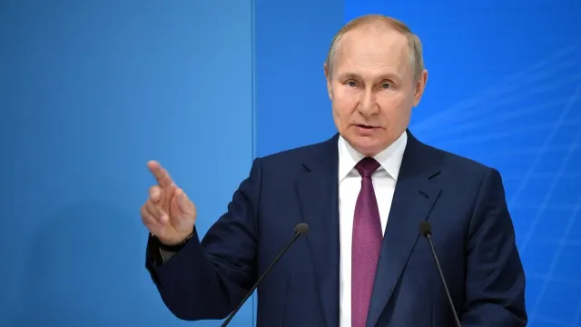 Путин считает, что страны Запада развернули откровенную травлю российских журналистов